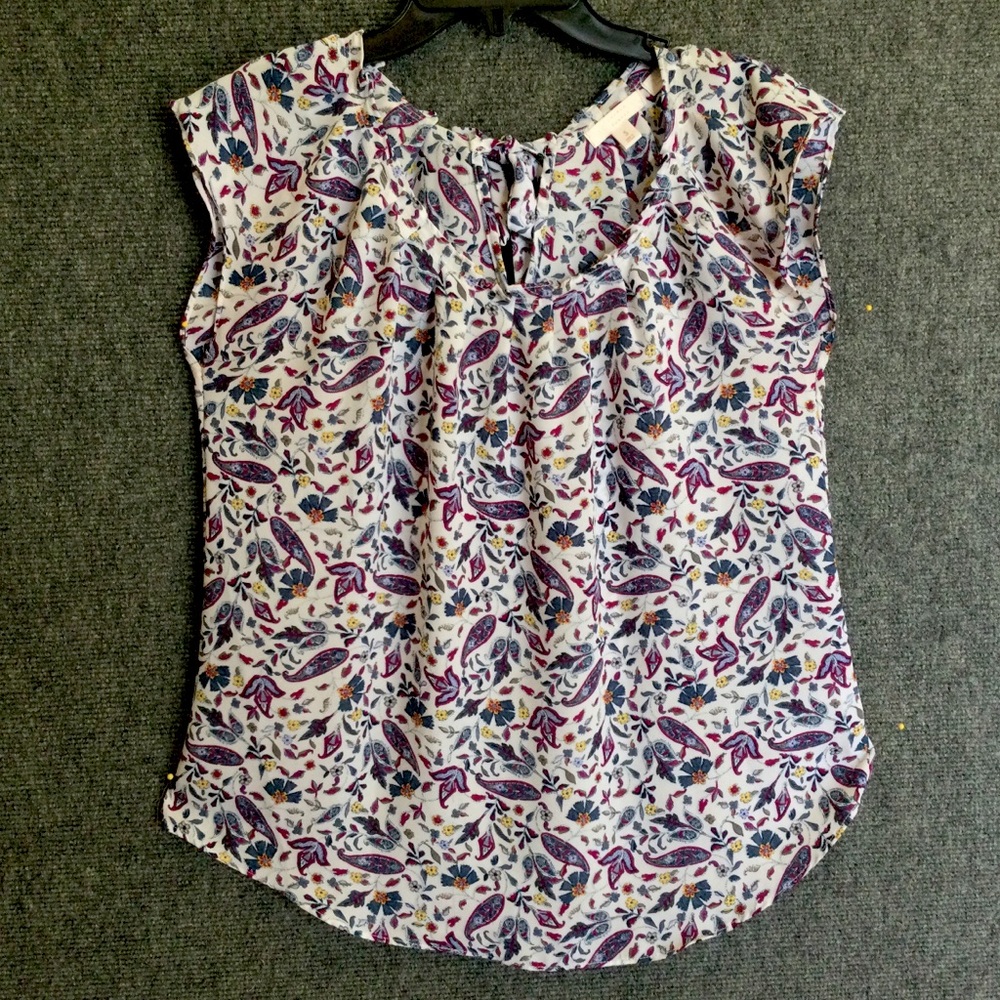 LAUREN CONRAD light, cap sleeve BLOUSE.  Pleated neckline with bow tie in back.